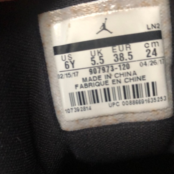Used Jordan’s - Picture 3 of 4